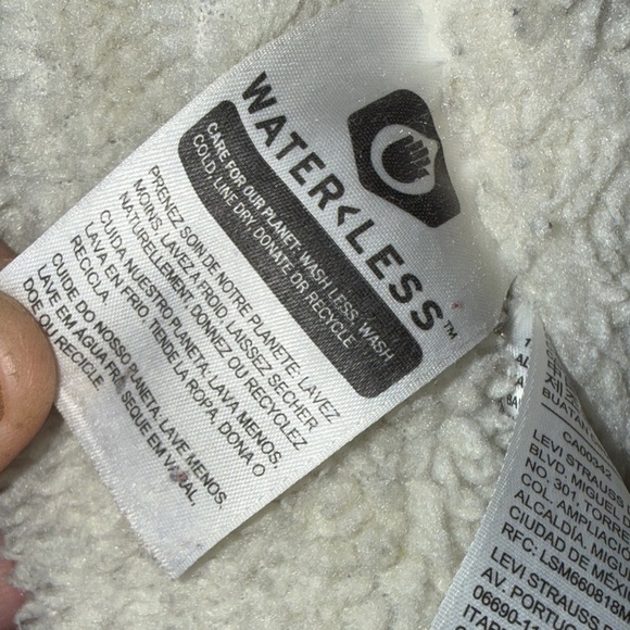 Levi's Light Blue Denim Jacket with White Sherpa Lining Very Warm - Picture 3 of 8